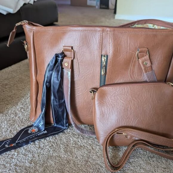 Handbags - Picture 3 of 3